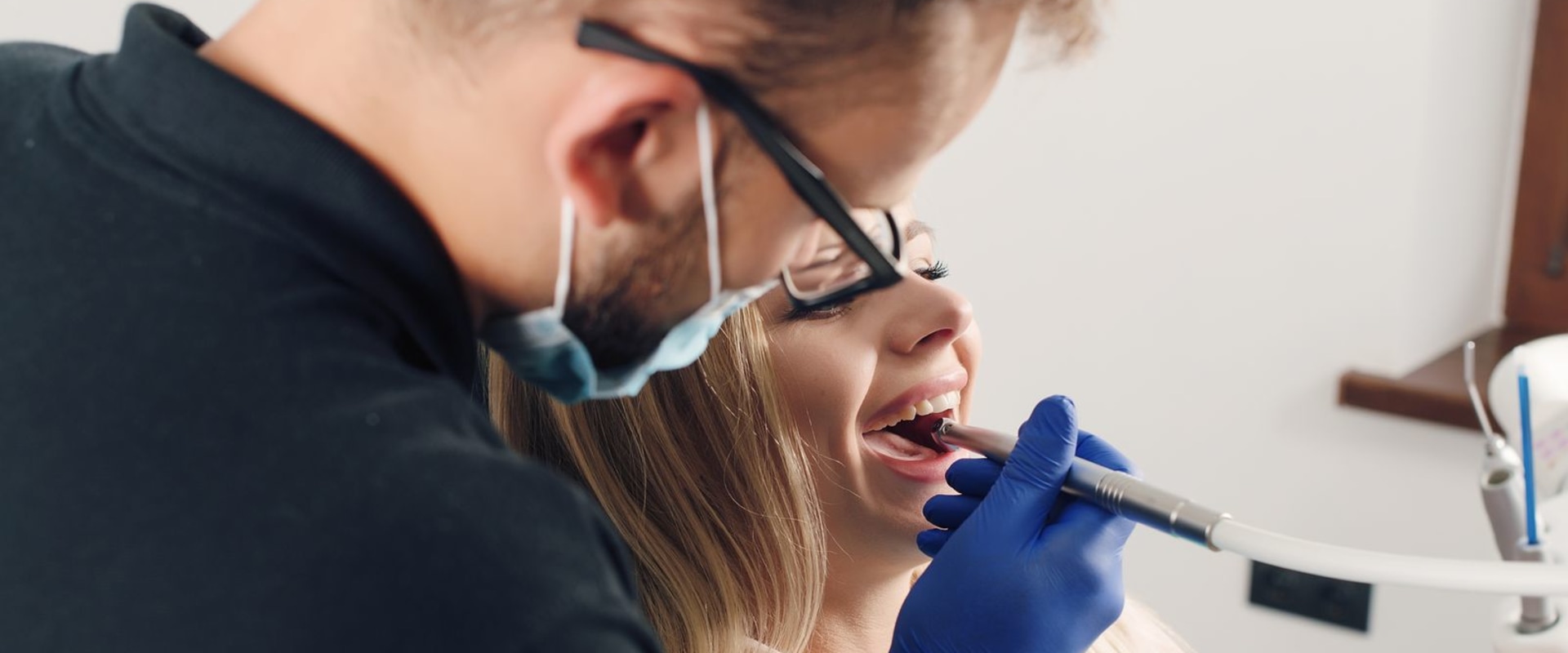 Discover The Power Of A Radiant Smile: The Pros Of Visiting Cosmetic Dentists In Austin, TX, For Teeth Whitening And All-On-Four Dentures
